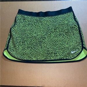 Nike Women's Black With Neon Green Stretch Athletic Skort Size Medium Golf Skirt